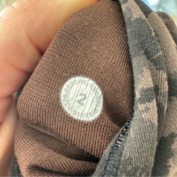 Lululemon Women’s Align Crop Leggings Wild Thing Camo 21” Size 2 - Picture 7 of 7